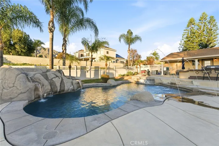 7464 Via Deldene, Highland, California 92346