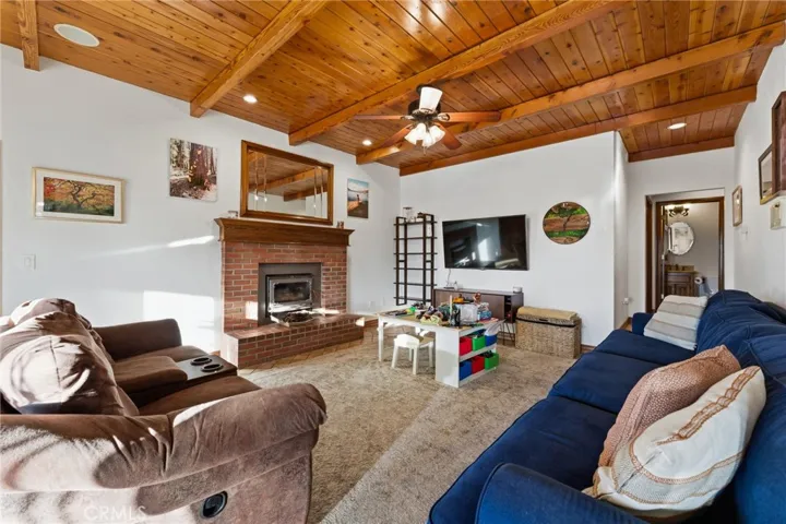 7464 Via Deldene, Highland, California 92346