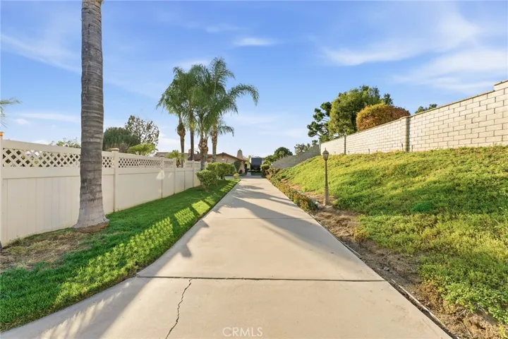 7464 Via Deldene, Highland, California 92346