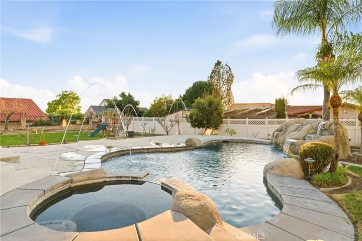 7464 Via Deldene, Highland, California 92346