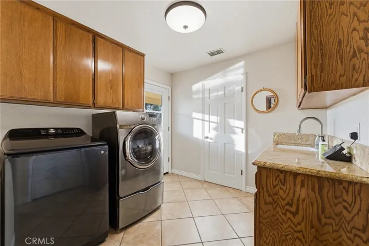 7464 Via Deldene, Highland, California 92346