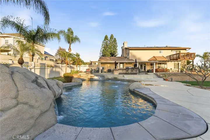 7464 Via Deldene, Highland, California 92346