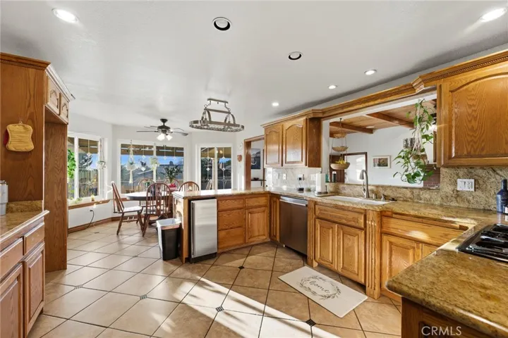 7464 Via Deldene, Highland, California 92346