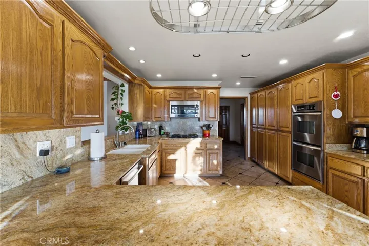 7464 Via Deldene, Highland, California 92346