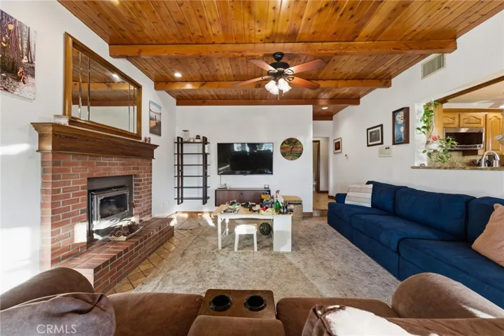 7464 Via Deldene, Highland, California 92346