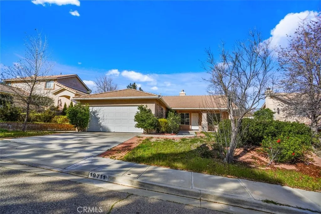 19711 Skyview Court, Canyon Country, California 91351 home-pic-1