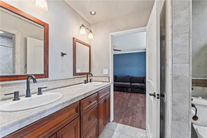 Bath - Jack-n-Jill down hallway between Bed 3 & 4