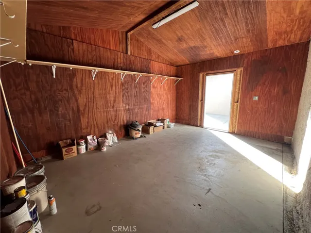 Workshop behind garage