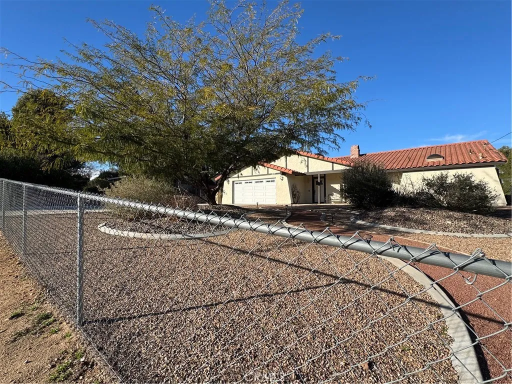 16834 Elm Street, Hesperia, California 92345 home-pic-2