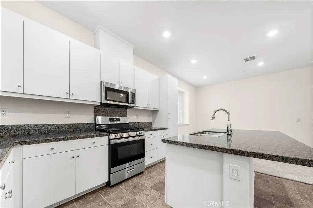 15901 Stresa, Fontana, California 92336 home-pic-6