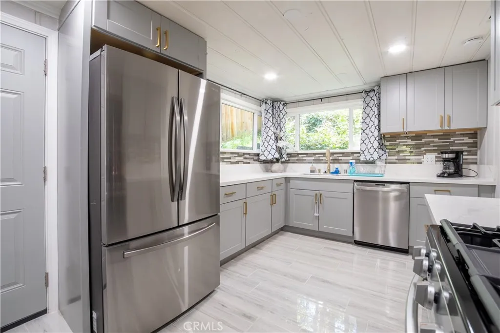 23777 Pioneer Camp Road, Crestline, California 92325 home-pic-3