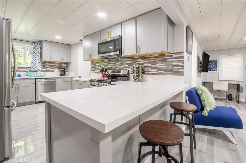 23777 Pioneer Camp Road, Crestline, California 92325 home-pic-4