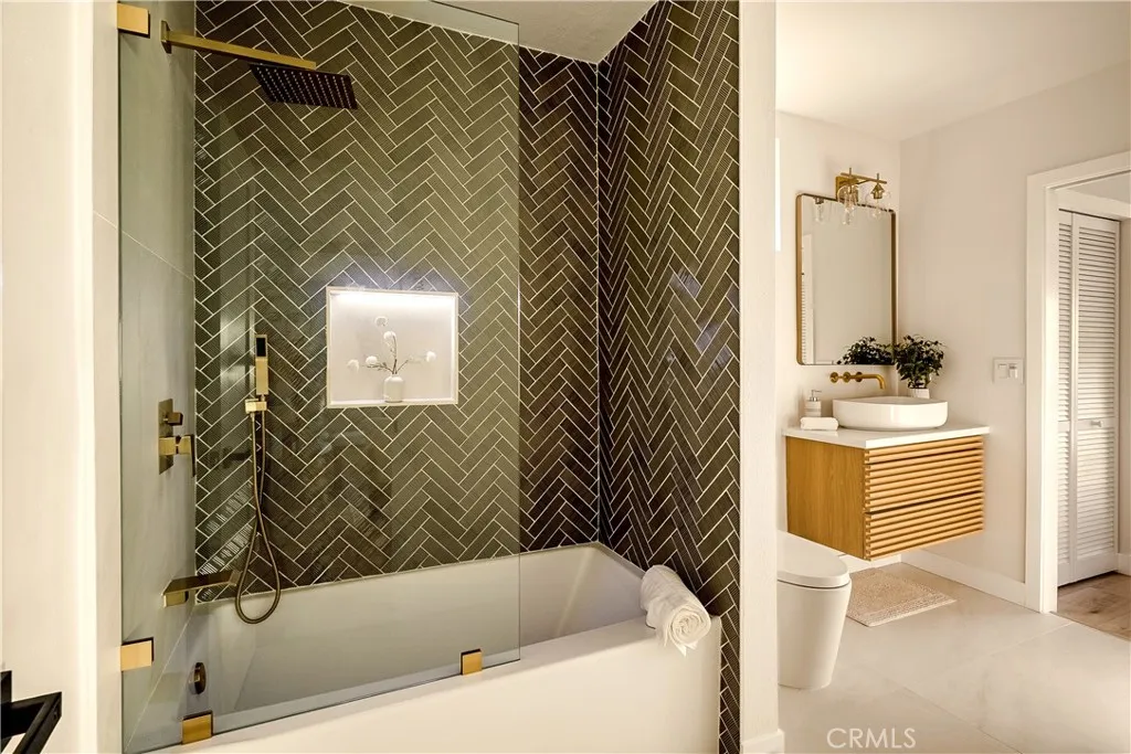 1310 N Occidental Boulevard, Los Angeles, California 90026 home-pic-13