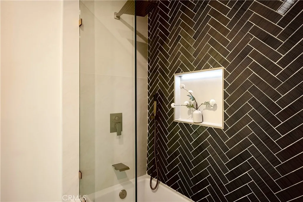1310 N Occidental Boulevard, Los Angeles, California 90026 home-pic-14
