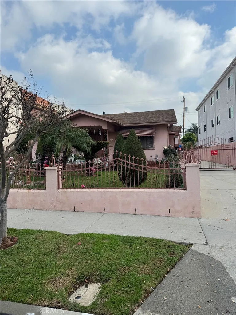 410 Fischer, Glendale, California 91205 home-pic-43