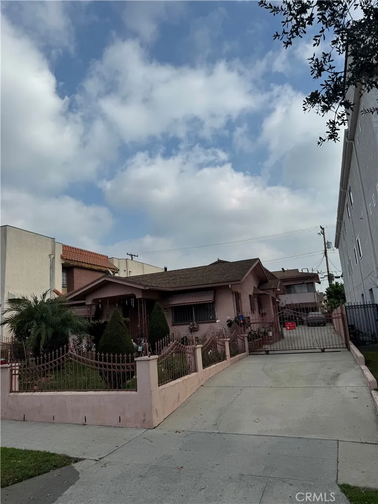 410 Fischer, Glendale, California 91205 home-pic-40
