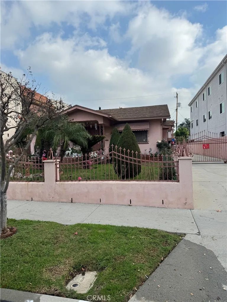 410 Fischer, Glendale, California 91205 home-pic-42