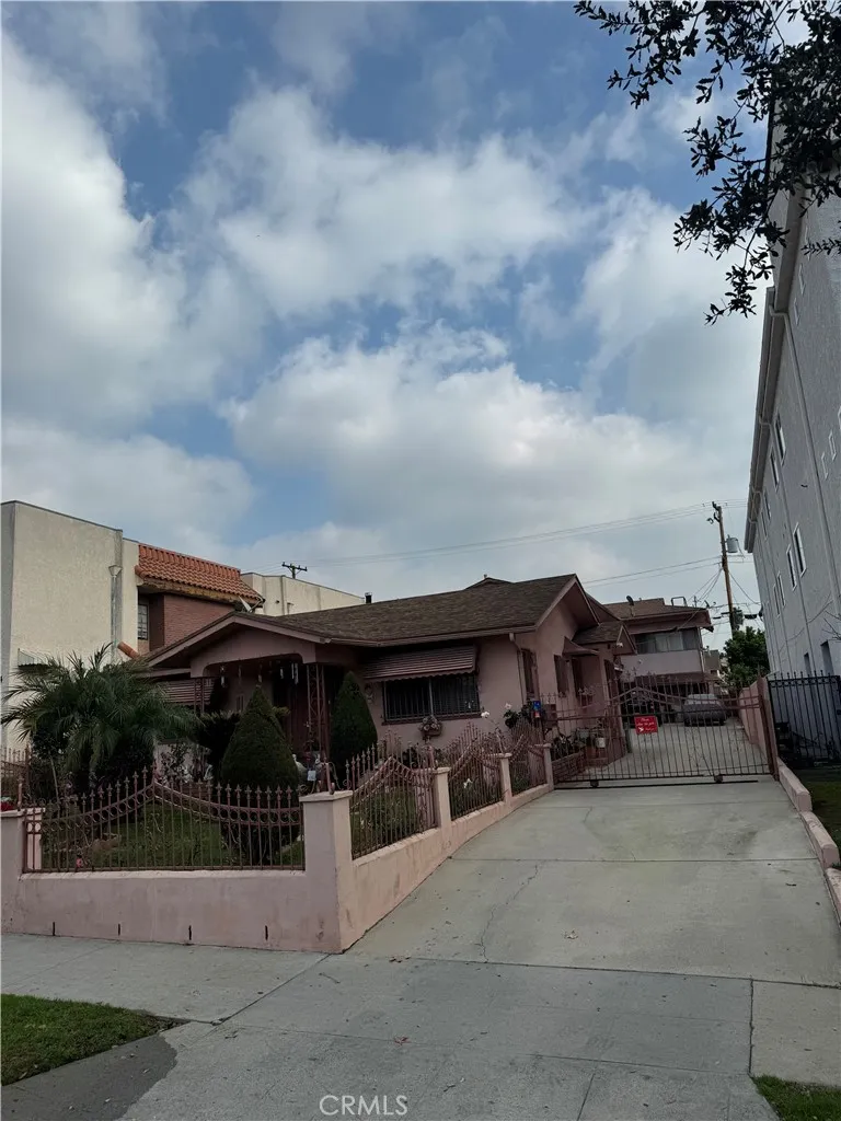 410 Fischer, Glendale, California 91205 home-pic-41