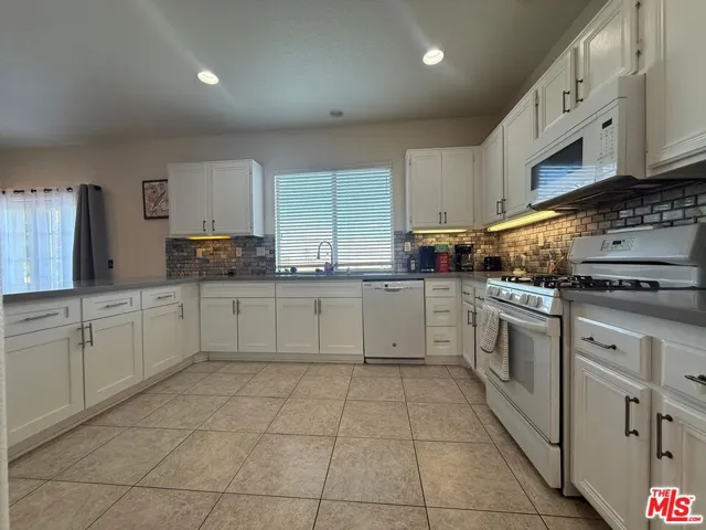 719 W Avenue Q10, Palmdale, California 93551