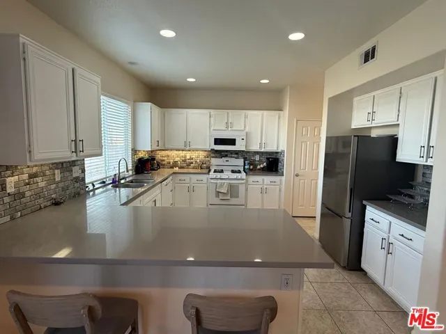 719 W Avenue Q10, Palmdale, California 93551