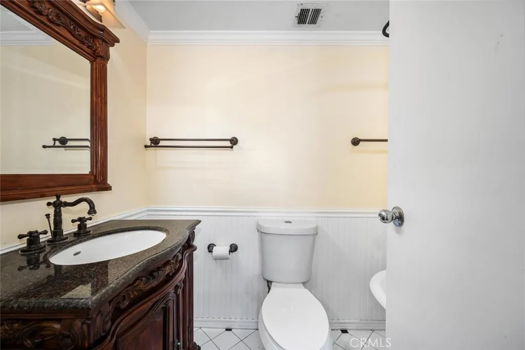 Updated full guest bathroom.