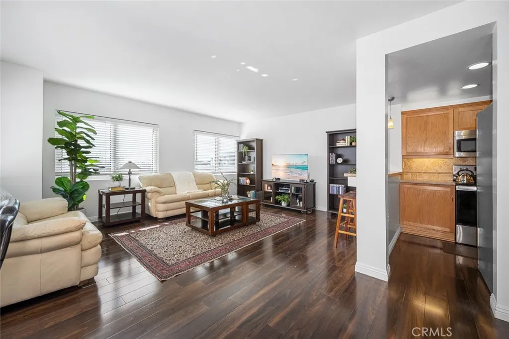 Luxury lifestyle in a bright, spacious family room with Southern exposure.