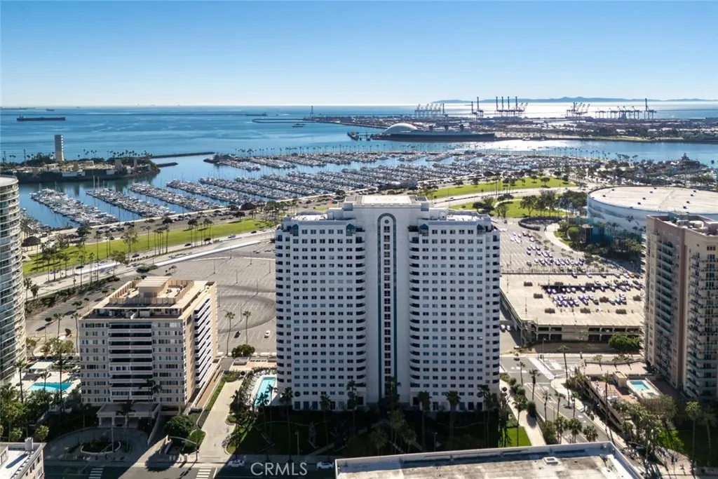 Long Beach Arena, Shoreline Village, Catalina Island and the Catalina Express are all within convenient reach.