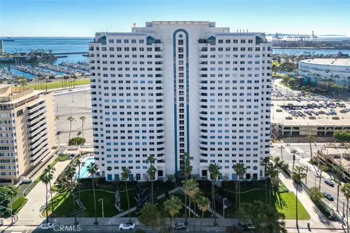Harbor Place enjoys a welcoming and nicely landscaped green space in front of the building. A secure resident entry is also located on this North side of the building along Ocean Blvd. The perfect place to experience downtime Long Beach living and all it has to offer.