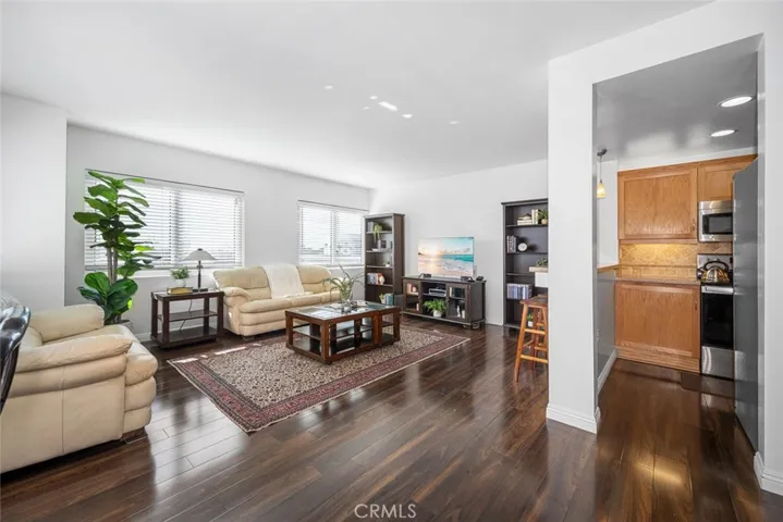 Luxury lifestyle in a bright, spacious family room with Southern exposure.