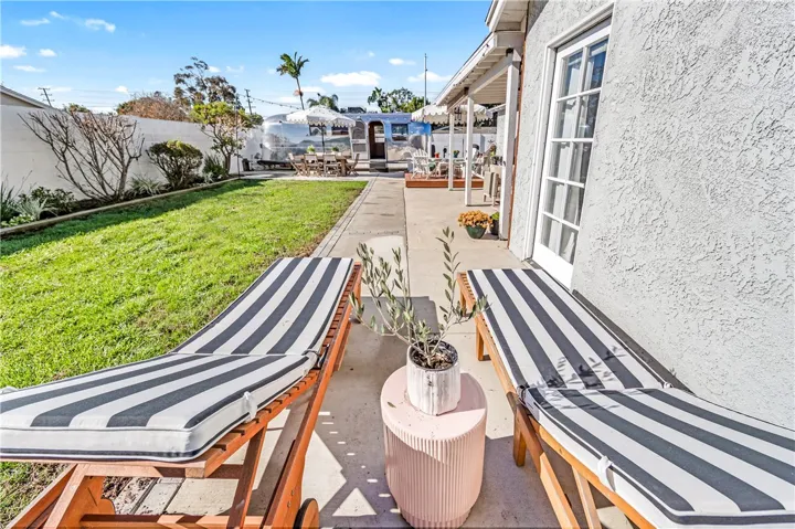 Seamless indoor/outdoor flow.