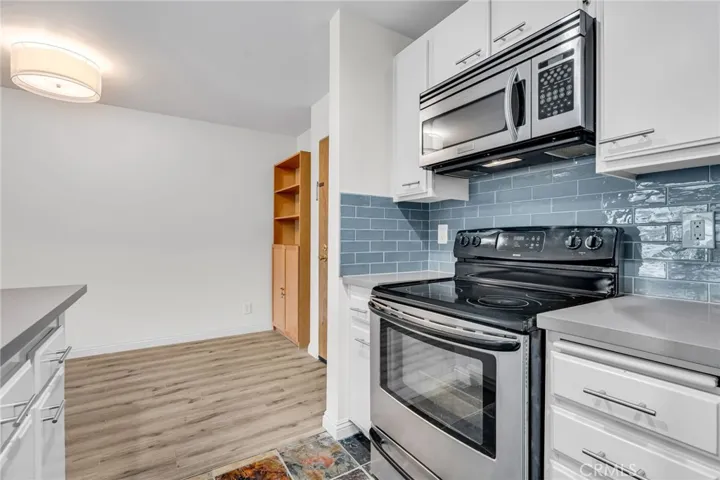 Open kitchen with adjacent dining area