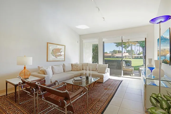 3-web-or-mls-La Cerra Dr-S1111-003