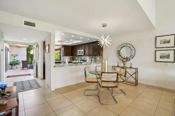 10-web-or-mls-La Cerra Dr-S1111-010