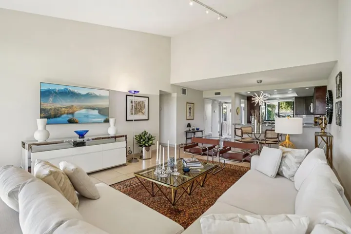6-web-or-mls-La Cerra Dr-S1111-006