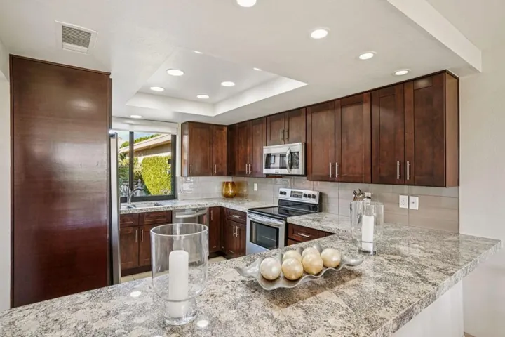 15-web-or-mls-La Cerra Dr-S1111-015