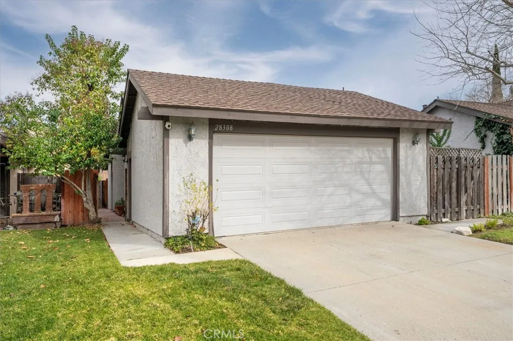28308 Simsalido Avenue, Canyon Country, California 91387 home-pic-1