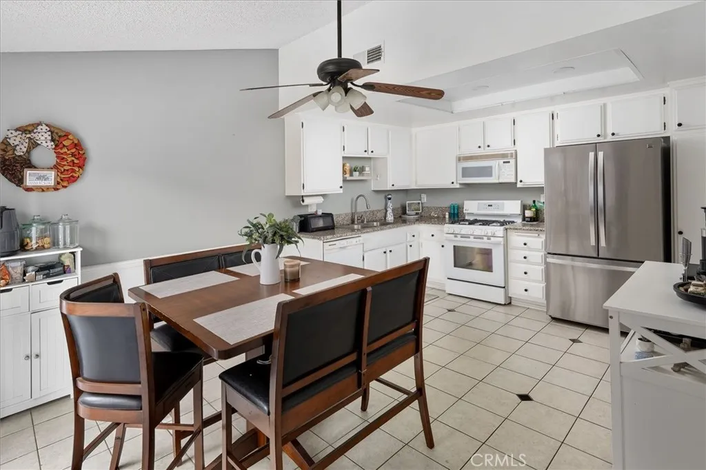 28308 Simsalido Avenue, Canyon Country, California 91387 home-pic-7