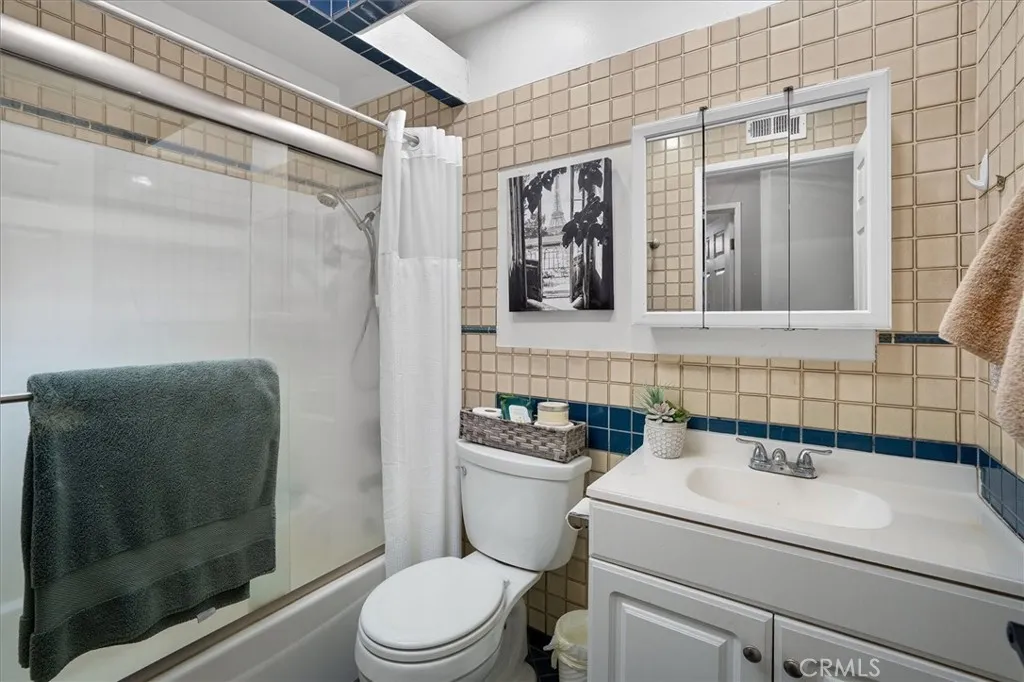 28308 Simsalido Avenue, Canyon Country, California 91387 home-pic-17