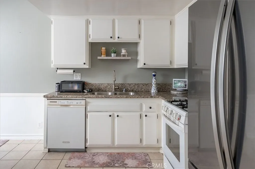 28308 Simsalido Avenue, Canyon Country, California 91387 home-pic-10