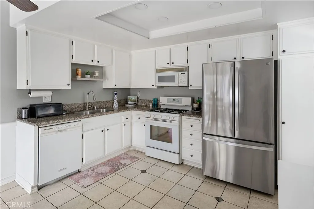 28308 Simsalido Avenue, Canyon Country, California 91387 home-pic-9