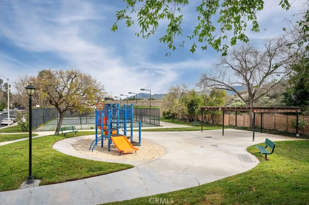 28308 Simsalido Avenue, Canyon Country, California 91387 home-pic-24