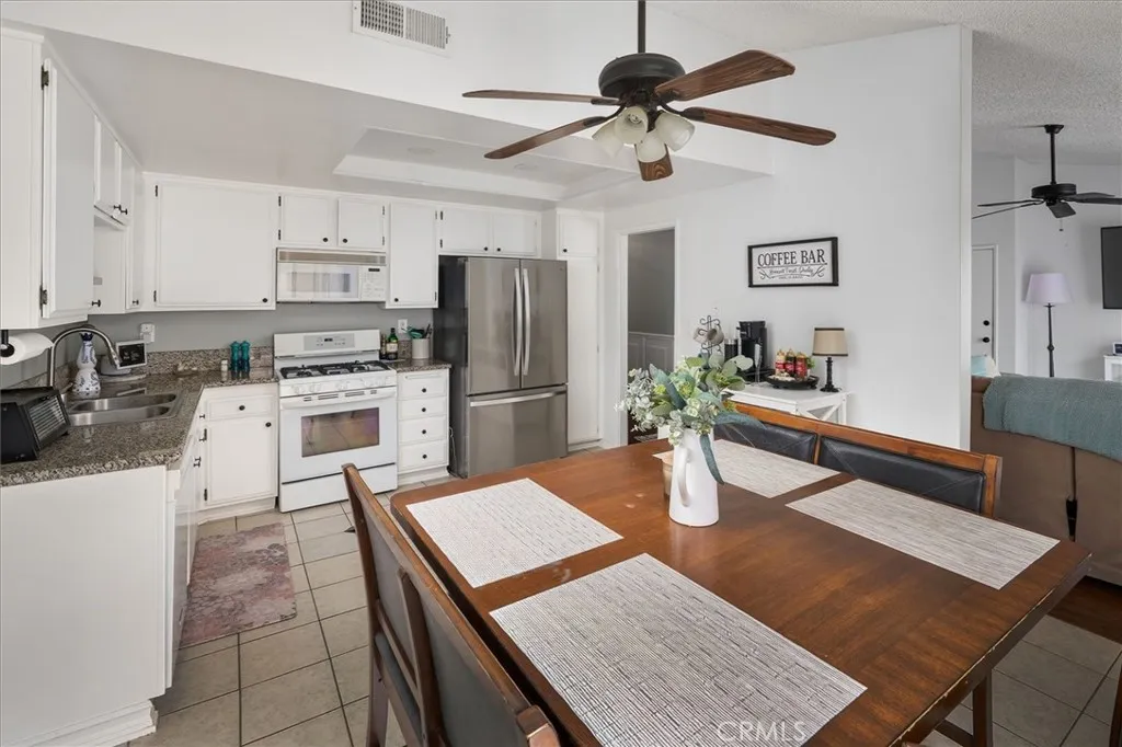 28308 Simsalido Avenue, Canyon Country, California 91387 home-pic-8