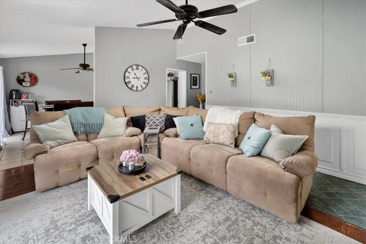 28308 Simsalido Avenue, Canyon Country, California 91387