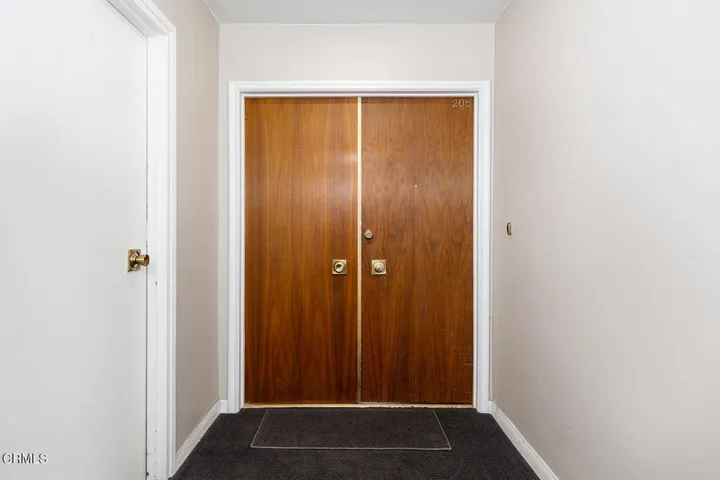 385 S Oakland Ave #205 003-mls