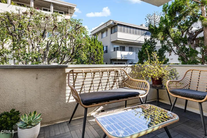 385 S Oakland Ave #205 017-mls