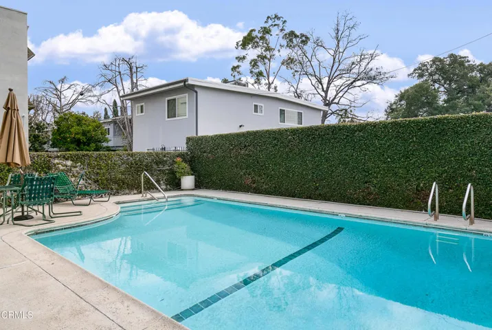 385 S Oakland Ave #205 042-mls