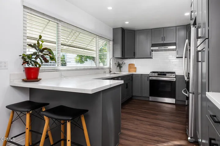 385 S Oakland Ave #205 021-mls