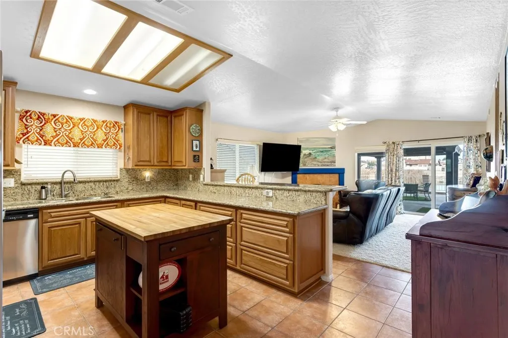 14464 Jamaica Lane, Helendale, California 92342 home-pic-7