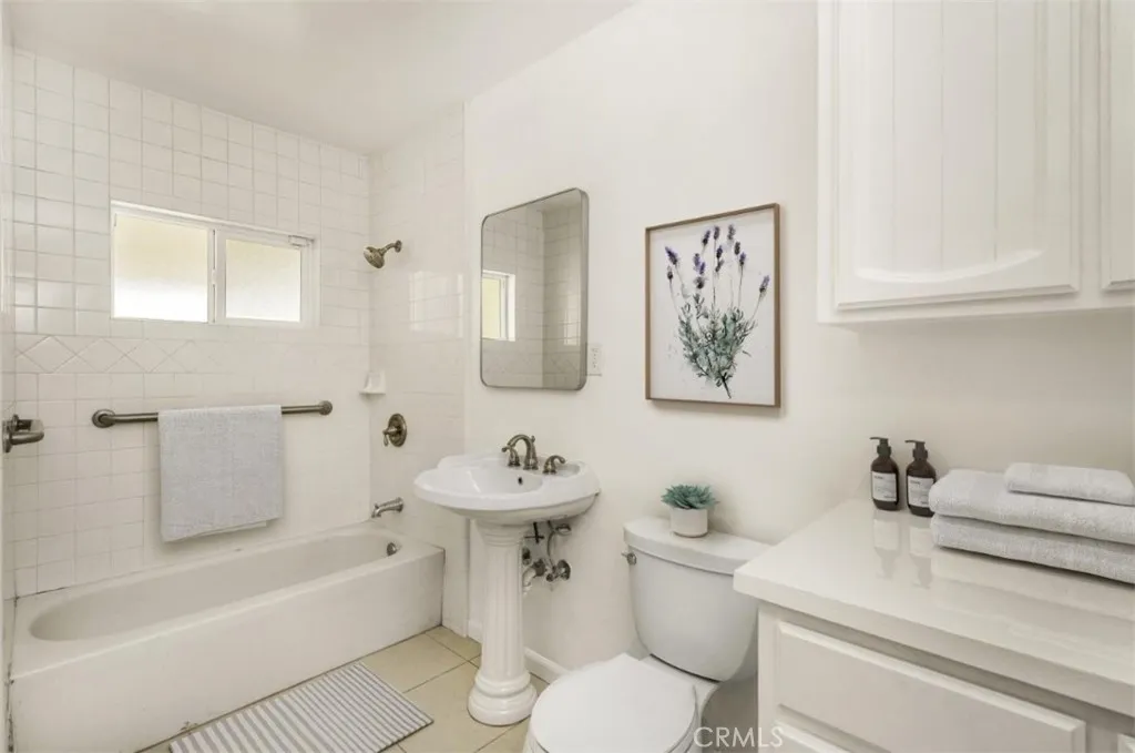 6404 Indiana Avenue, Long Beach, California 90805 home-pic-16