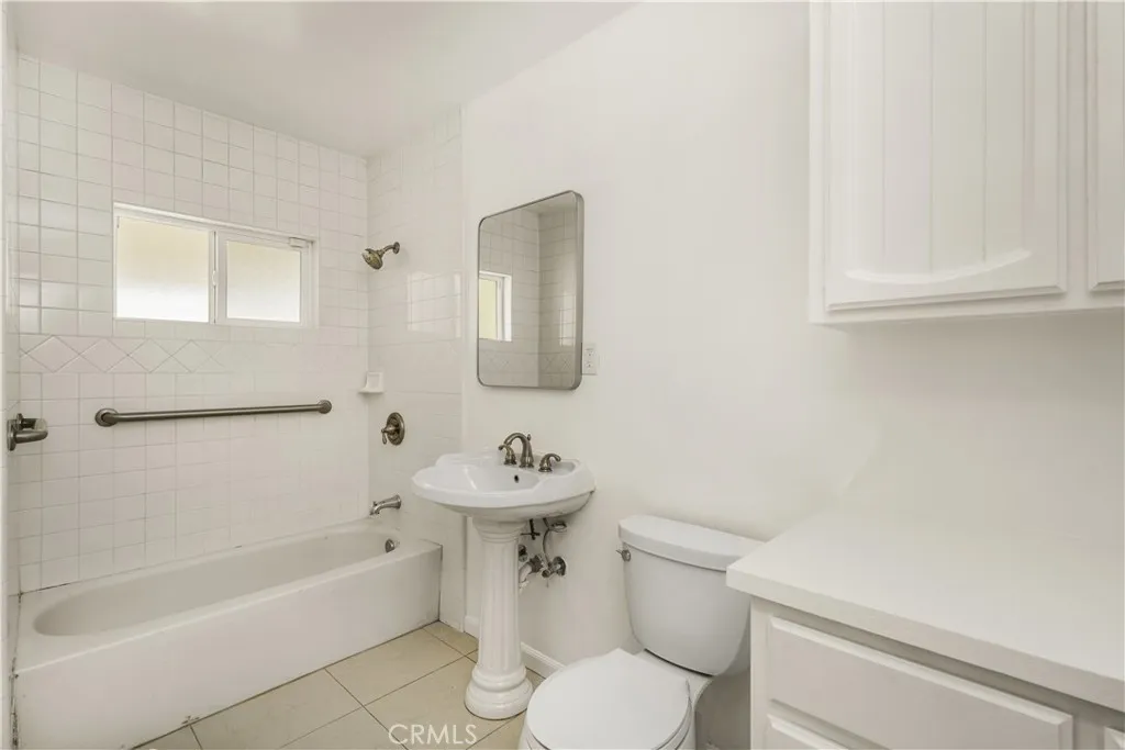 6404 Indiana Avenue, Long Beach, California 90805 home-pic-17